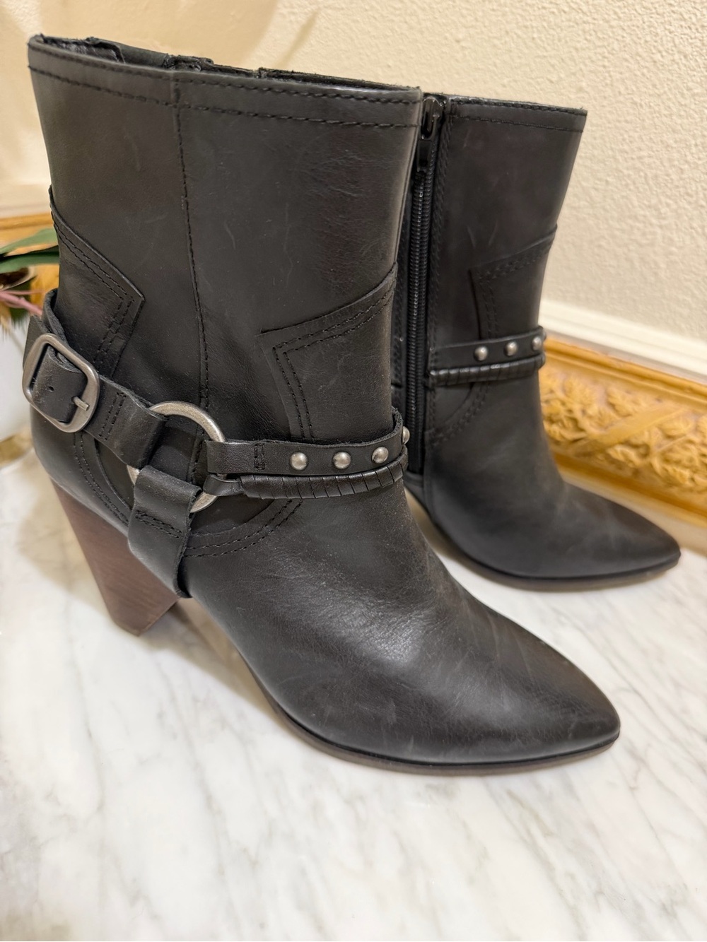 Lucky Brand Women's LK-MAJOKO, Black Leather Ankle Boot